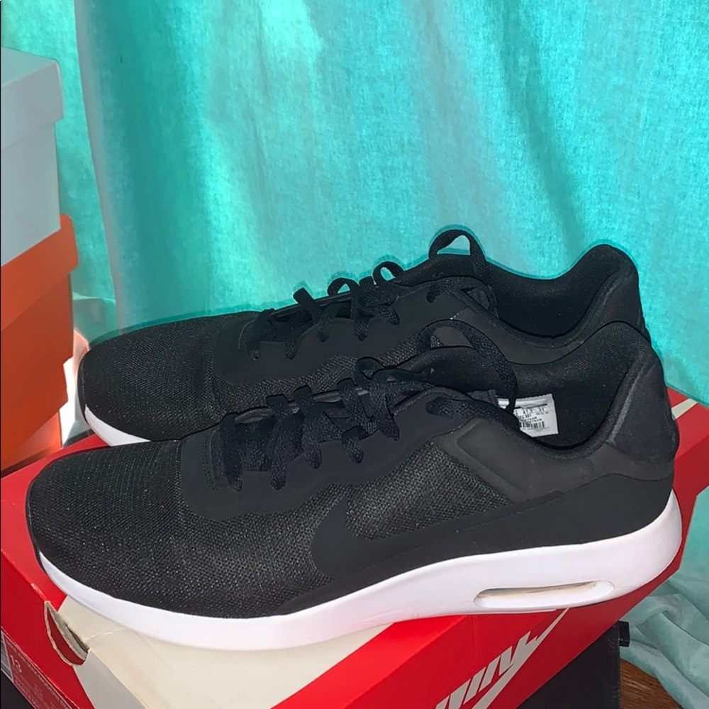 Nike Air Max Modern Essential (USED) ONCE